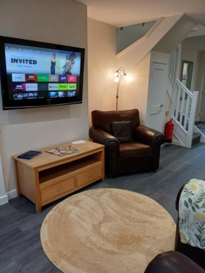 Luxury Apartment - Above iconic High Lane Oatcakes
